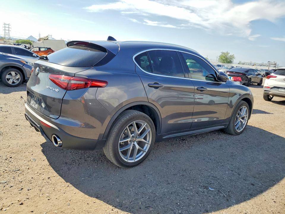 2018 Alfa romeo Stelvio VIN ZASFAKBN7J7C17539 COPART salvage auction — MINOR DENT/SCRATCHES, AZ - CERTIFICATE OF TITLE, sold $9,000 on 2026-09-09 (photo 3)