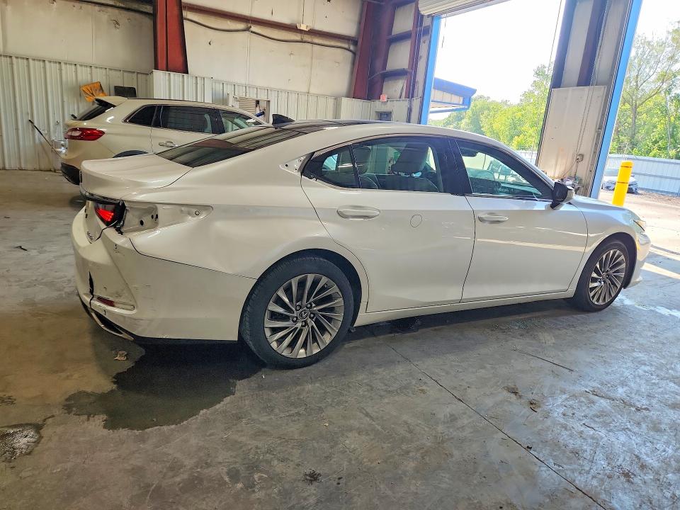 2019 Lexus ES VIN 58ABZ1B17KU007103 COPART salvage auction — REAR END, Ny - Mv-907A Salvage Certificate, sold $18,200 on 2026-08-24 (photo 3)