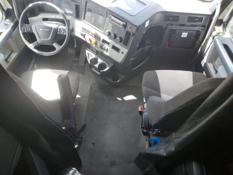 2022 Freightliner Cascadia 126 VIN 3AKJHHDR9NSNN7349 COPART salvage auction — MINOR DENT/SCRATCHES, IN - CERTIFICATE OF TITLE, sold $17,000 on 2026-09-18 (photo 8)