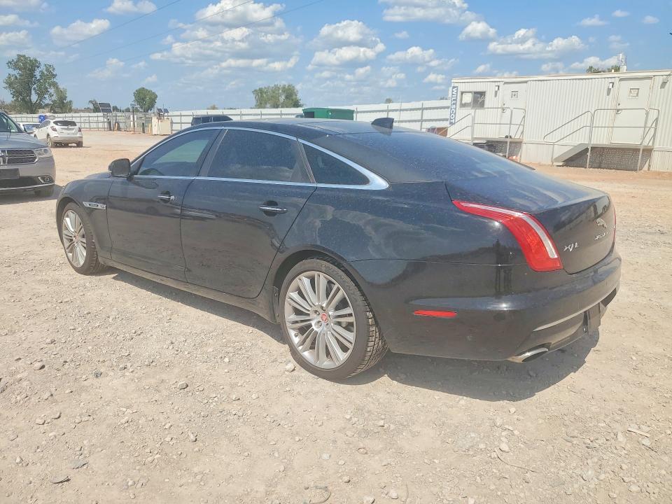 2018 Jaguar Xj VIN SAJWA2GEXJMW14182 COPART salvage auction — MINOR DENT/SCRATCHES, Ok - Cert Of Title-Salvage, sold $7,900 on 2026-09-08 (photo 2)