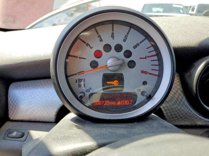 2009 Mini Cooper VIN WMWMF73569TT97366 COPART salvage auction — MINOR DENT/SCRATCHES, Ca - Dis/Dlr/Exp Only Clean Title, sold $300 on 2026-08-18 (photo 9)