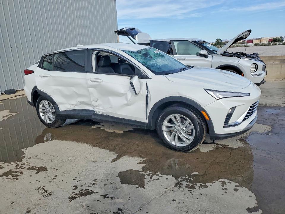 2026 Buick Envista VIN KL47LAEP6TB101340 COPART salvage auction — SIDE, FL - CERT OF TITLE-REBUILDABLE SLVG, sold $4,100 on 2026-09-09 (photo 4)