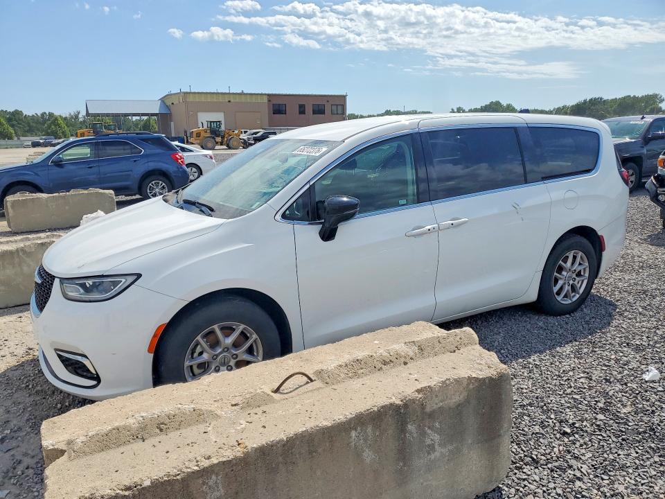 2024 Chrysler Pacifica VIN 2C4RC1BGXRR120034 — COPART salvage auction photo
