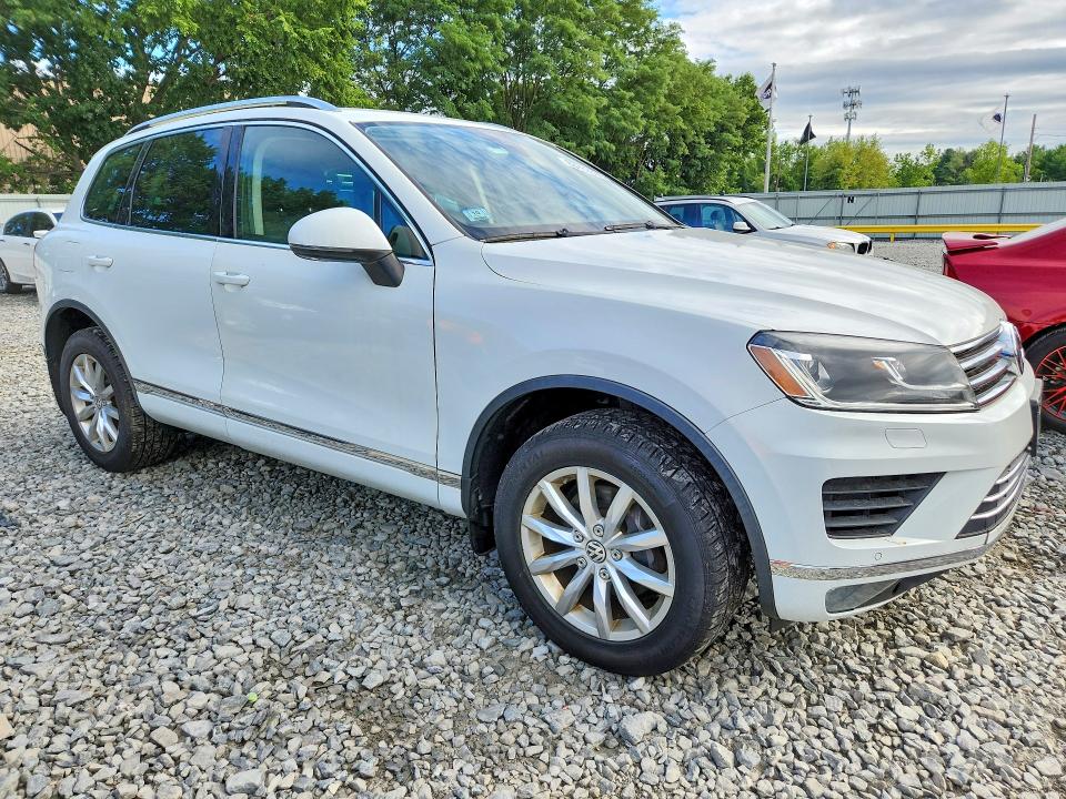 2016 Volkswagen Touareg VIN WVGEF9BP9GD006400 COPART salvage auction — MINOR DENT/SCRATCHES, Ma - Certificate Of Title, sold $500 on 2026-08-13 (photo 4)