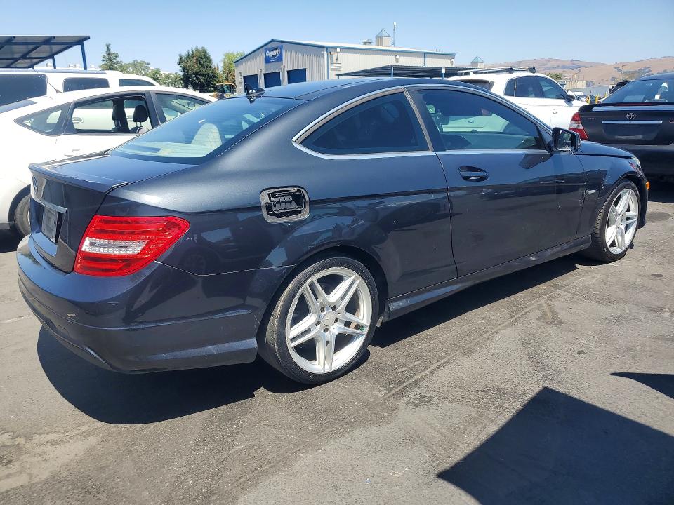 2012 Mercedes-benz C class VIN WDDGJ4HB9CF932455 COPART salvage auction — SIDE, CA - DIS/DLR/EXP ONLY LIEN PAPERS, sold $525 on 2026-08-13 (photo 3)