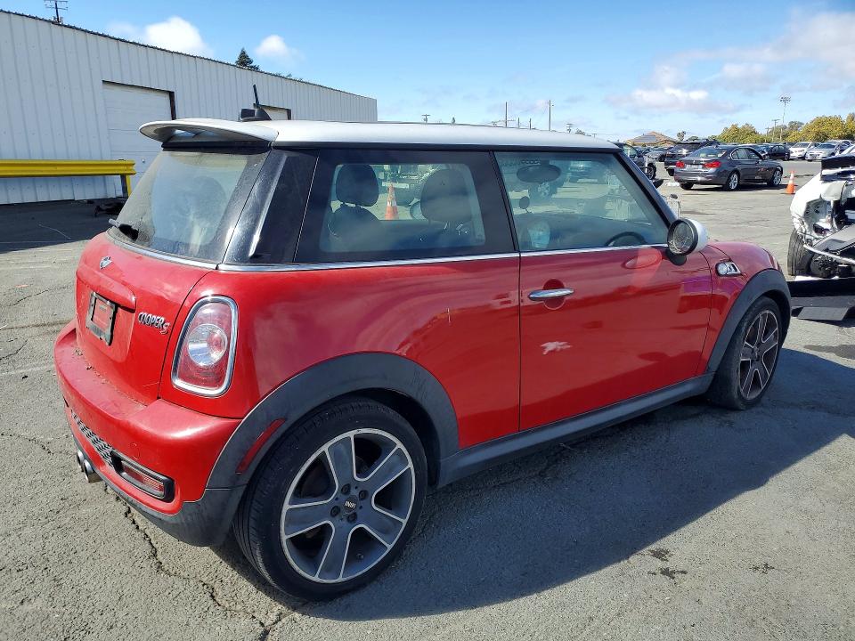 2013 Mini Cooper VIN WMWSV3C55DT394034 COPART salvage auction — MECHANICAL, Ca - Dis/Dlr/Exp Only Clean Title, sold $500 on 2026-08-25 (photo 3)