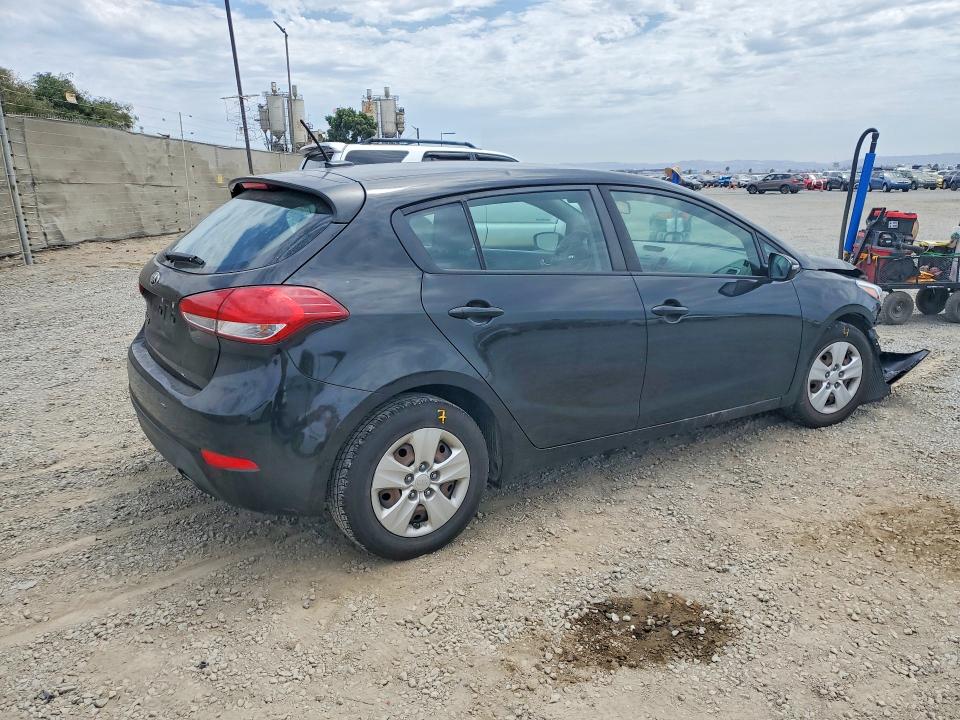 2018 Kia Forte VIN KNAFK5A87J5773636 COPART salvage auction — FRONT END, Salvage Title, sold $900 on 2026-10-03 (photo 3)