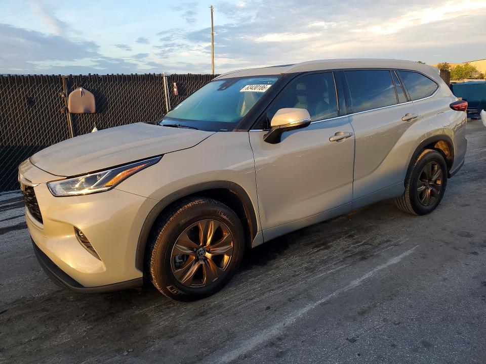 2022 Toyota Highlander VIN 5TDAARAH2NS514429 — COPART salvage auction photo