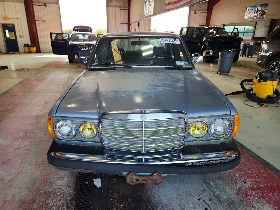 1983 Mercedes-benz VIN WDBAB33A3DB027576 COPART salvage auction — MECHANICAL, Ny - Certificate Of Title, sold $1,700 on 2026-08-31 (photo 5)