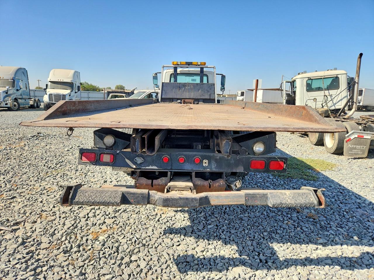 2014 International VIN 3HAMMAAL7EL489197 COPART salvage auction — Minor Dent/Scratches, CA - DIS/DLR/EXP ONLY CLEAN TITLE, sold $11,100 on 2026-08-28 (photo 6)