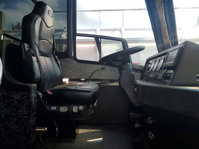 2017 Freightliner Cascaia125 VIN 4UZACSCY3HCHZ5384 COPART salvage auction — MINOR DENT/SCRATCHES, WV - CERTIFICATE OF TITLE, sold $8,900 on 2026-09-17 (photo 5)