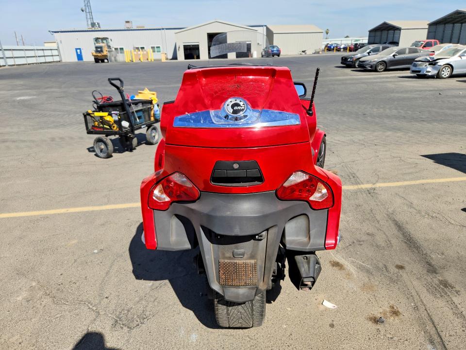 2013 Can-am Spyder roadster VIN 2BXNBBC16DV001155 COPART salvage auction — BURN, CA - SALVAGE CERTIFICATE, sold $1,250 on 2026-10-01 (photo 4)