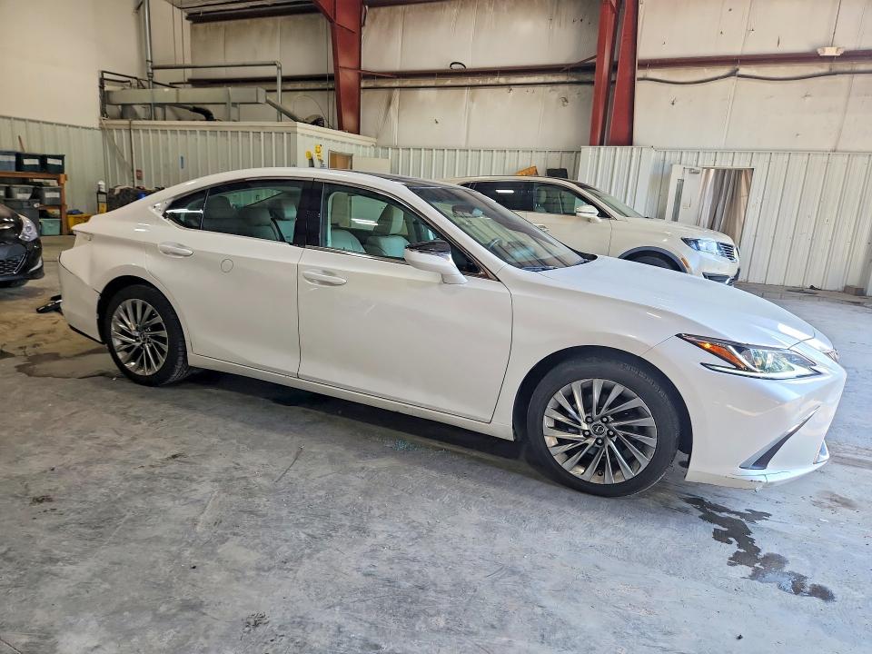 2019 Lexus ES VIN 58ABZ1B17KU007103 COPART salvage auction — REAR END, Ny - Mv-907A Salvage Certificate, sold $18,200 on 2026-08-24 (photo 4)