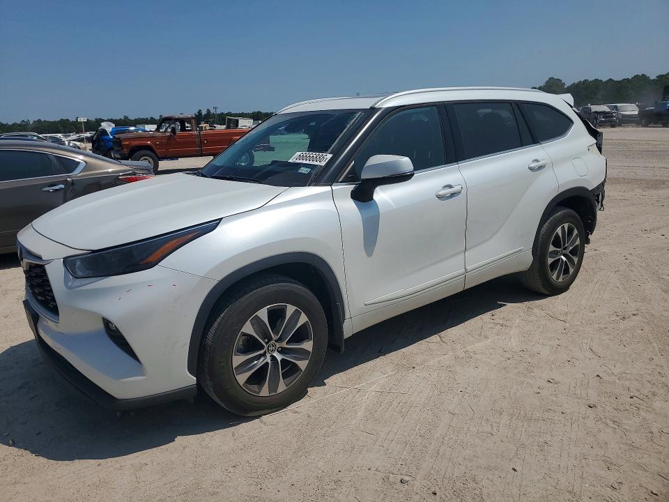 2022 Toyota Highlander VIN 5TDGZRBH4NS577002 — COPART salvage auction photo