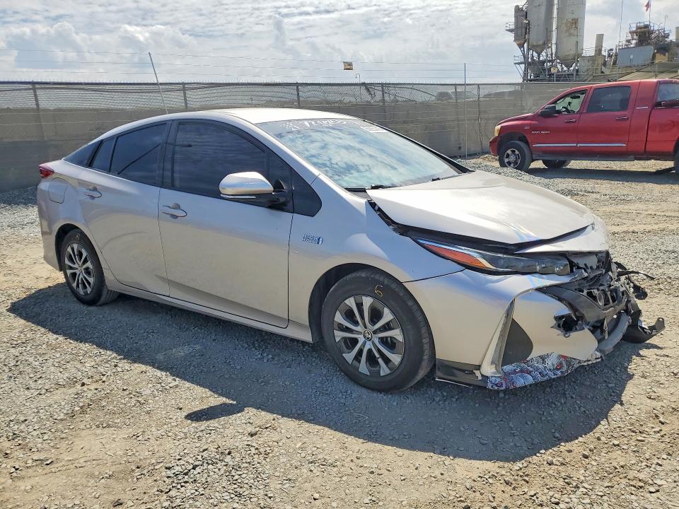 2020 Toyota Prius prime VIN JTDKARFP6L3162913 COPART salvage auction — FRONT END, CA - SALVAGE CERTIFICATE, sold $8,000 on 2026-10-21 (photo 4)