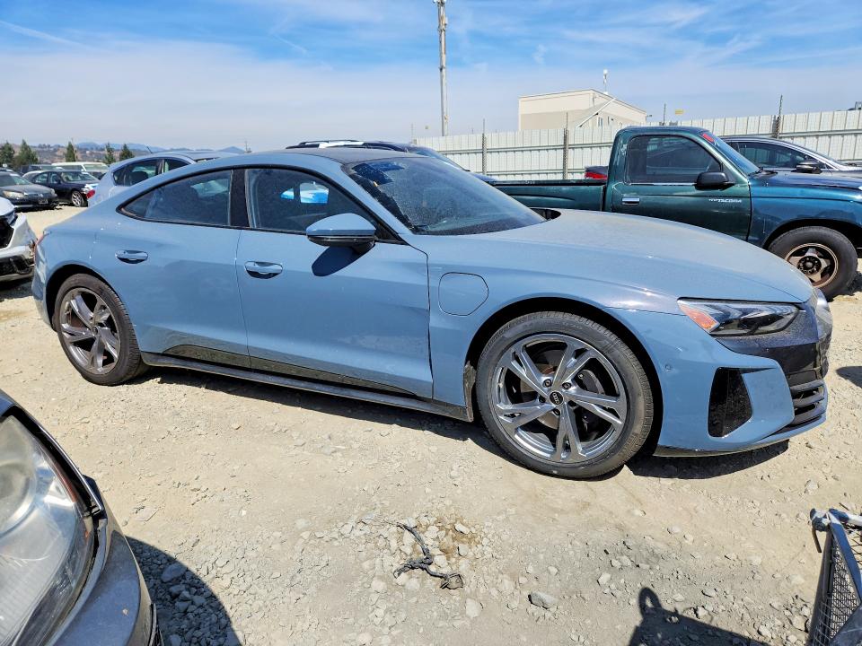 2022 Audi E-tron gt VIN WAUDJBFW4N7003873 COPART salvage auction — MINOR DENT/SCRATCHES, CA - SALVAGE CERTIFICATE, sold $27,750 on 2026-09-24 (photo 4)