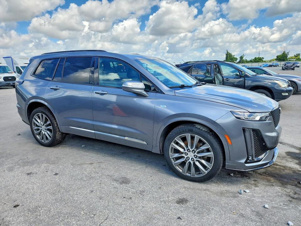 2020 Cadillac Xt6 VIN 1GYKPGRS1LZ128274 COPART salvage auction — MINOR DENT/SCRATCHES, FL - CERT OF TITLE W/SLVG HISTORY, sold $9,000 on 2026-08-20 (photo 4)