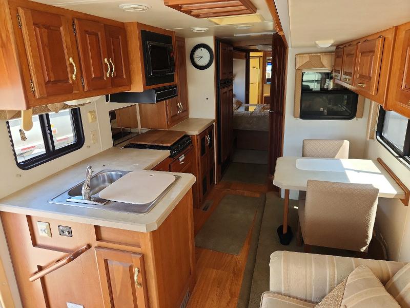 2002 Holiday rambler Vacationer VIN 5B4MP67G413336016 COPART salvage auction — NORMAL WEAR, VA - CERTIFICATE OF TITLE, sold $3,400 on 2026-09-15 (photo 9)