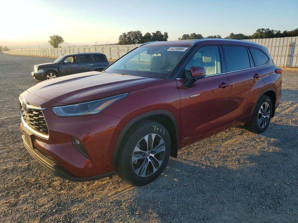 2021 Toyota Highlander VIN 5TDGBRCHXMS060739 — COPART salvage auction photo
