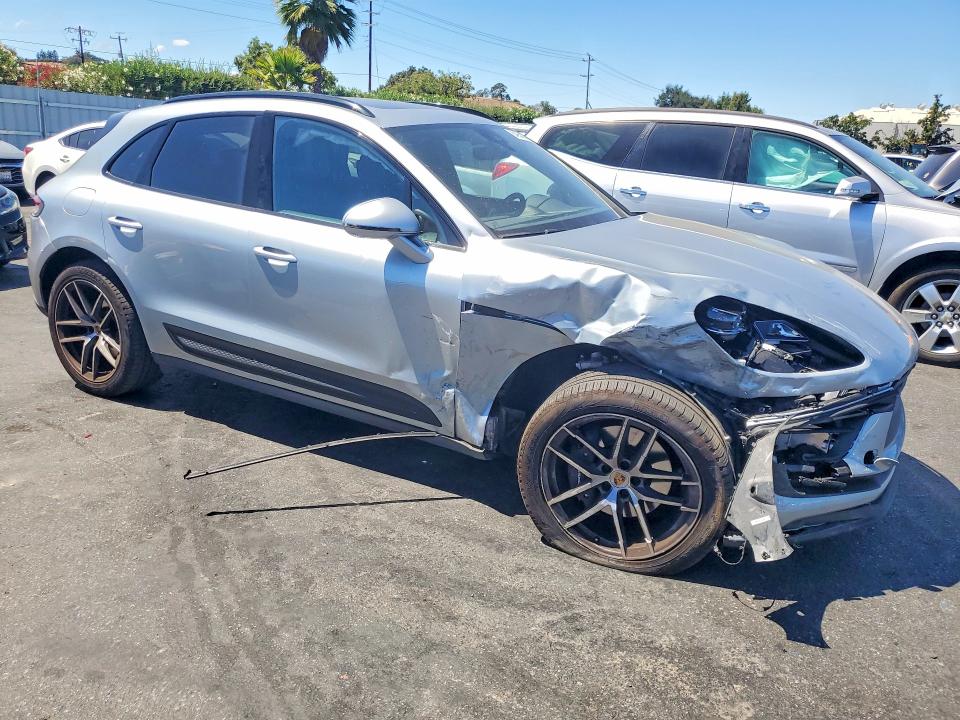 2022 Porsche Macan VIN WP1AA2A58NLB12444 COPART salvage auction — FRONT END, Salvage Title, sold $14,200 on 2026-08-20 (photo 4)