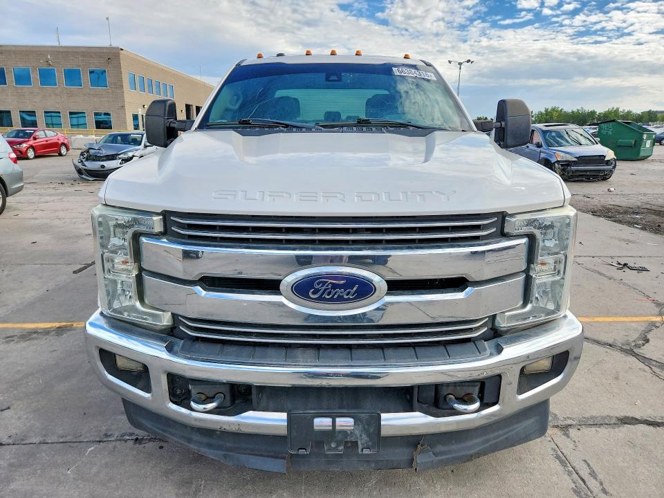 2017 Ford F350 VIN 1FT8W3DTXHEB69108 COPART salvage auction — NORMAL WEAR, Ok - Cert Of Title-Salvage, sold $4,450 on 2026-09-14 (photo 5)