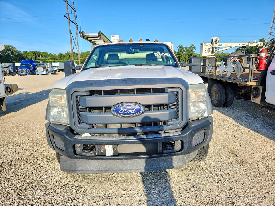 2013 Ford F-450 super duty VIN 1FDUF4GY9DEA42738 COPART salvage auction — MINOR DENT/SCRATCHES, LA - CERTIFICATE OF TITLE, sold $2,050 on 2026-09-01 (photo 5)