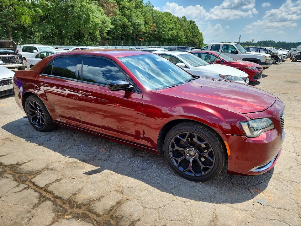2019 Chrysler 300 VIN 2C3CCAAG6KH590617 COPART salvage auction — NORMAL WEAR, GA - CERT OF TITLE-COURT ORDER, sold $7,400 on 2026-08-21 (photo 4)