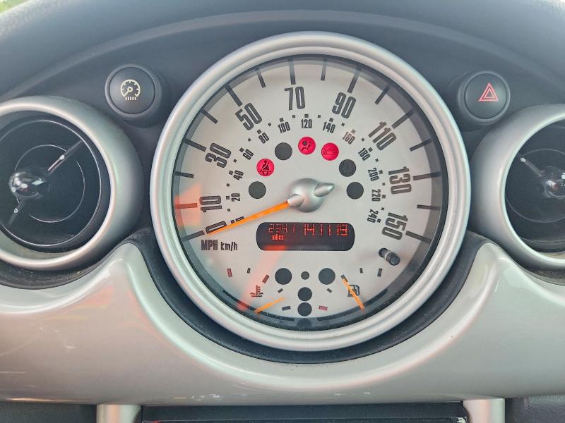 2003 Mini Cooper VIN WMWRC33483TC41063 COPART salvage auction — FRONT END, NC - DEALER ONLY CLEAN TITLE, sold $150 on 2026-08-19 (photo 9)