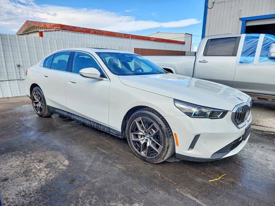 2026 BMW 5er VIN WBA43FJ05TCV65080 COPART salvage auction — ROOF, Tx - Certificate Of Title (P), sold $28,500 on 2026-08-10 (photo 4)