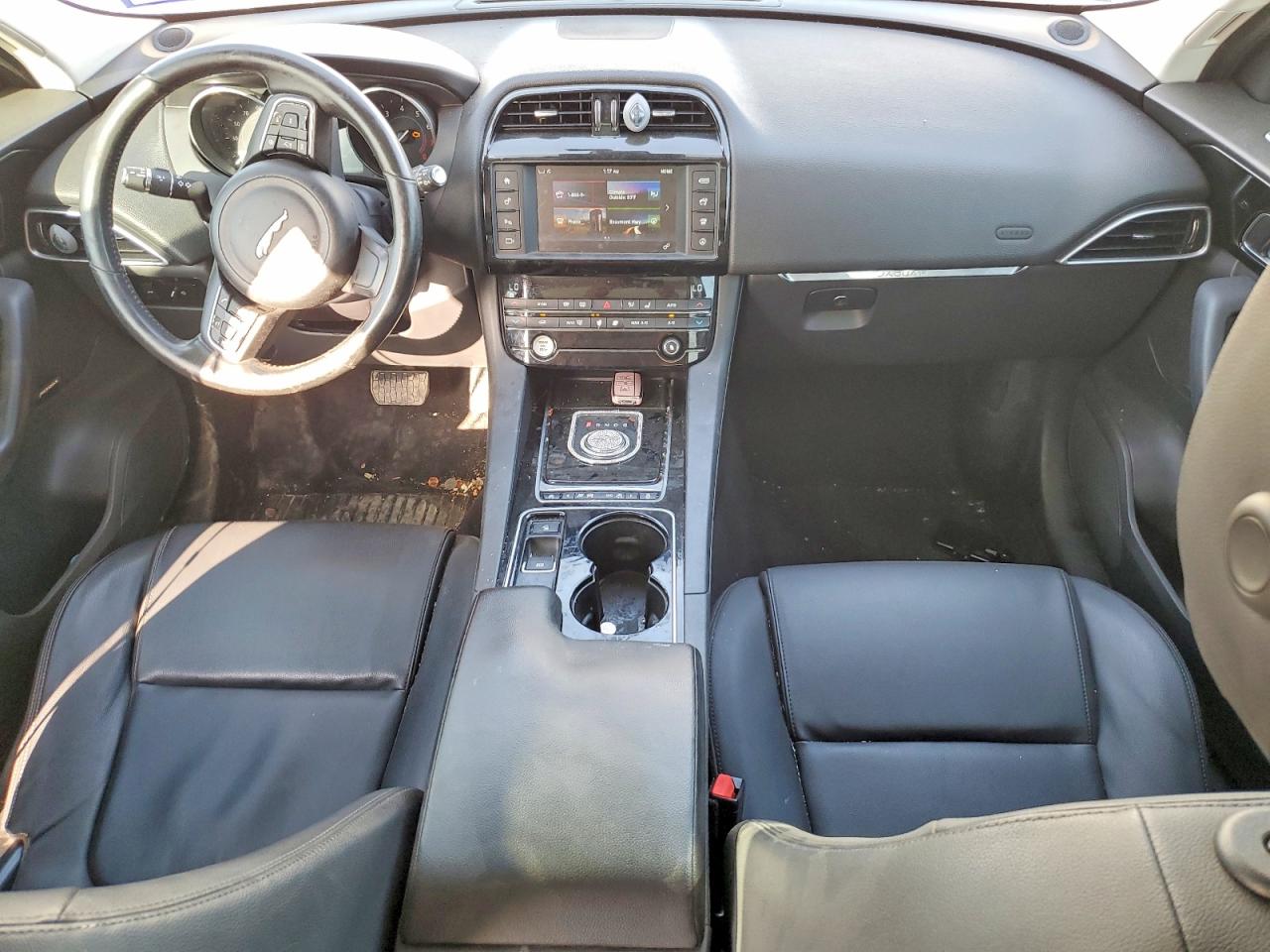 2017 Jaguar F-pace VIN SADCJ2BV3HA884024 COPART salvage auction — Minor Dent/Scratches, TX - CERTIFICATE OF TITLE, sold $1,900 on 2026-09-10 (photo 8)