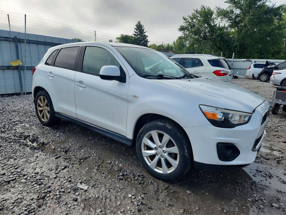 2015 Mitsubishi Outlander VIN 4A4AR3AU2FE020431 COPART salvage auction — MINOR DENT/SCRATCHES, Mt - Certificate Of Title, sold $425 on 2026-09-01 (photo 4)