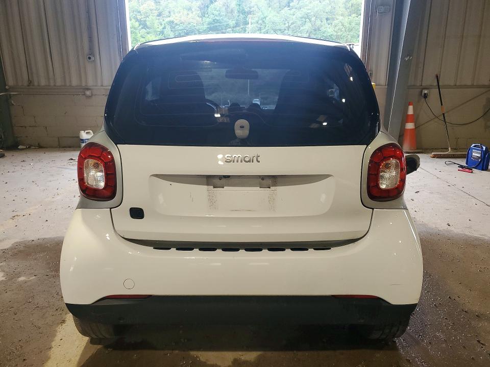 2018 Smart Fortwo VIN WMEFJ9BA5JK283701 COPART salvage auction — MECHANICAL, PA - CERT OF TITLE, sold $2,800 on 2026-08-19 (photo 6)