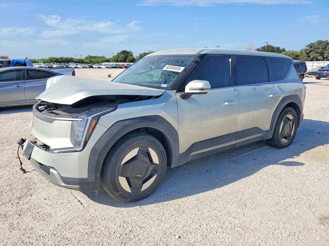 2024 Kia EV9 VIN KNDAA5S20R6028131 — COPART salvage auction photo