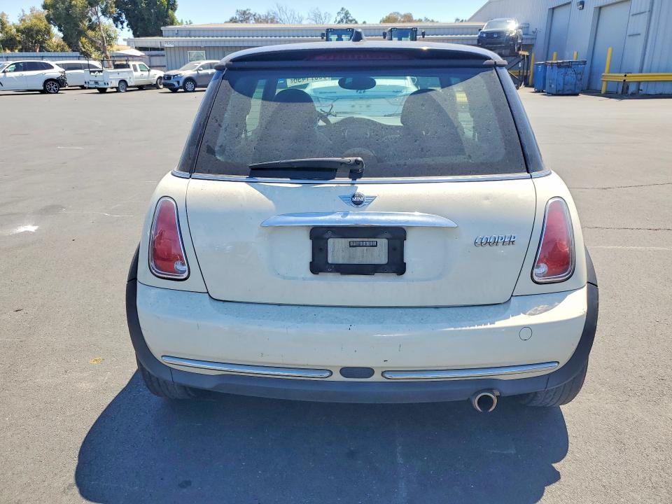 2005 Mini Cooper VIN WMWRC334X5TJ68679 COPART salvage auction — FRONT END, Ca - Salvage Certificate, sold $400 on 2026-08-10 (photo 6)