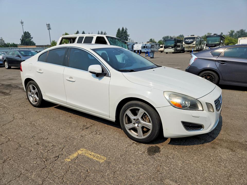 2013 Volvo S60 VIN YV1612FH2D2204738 COPART salvage auction — MINOR DENT/SCRATCHES, Or - Cert Of Title-Reconstructed, sold $125 on 2026-08-17 (photo 4)