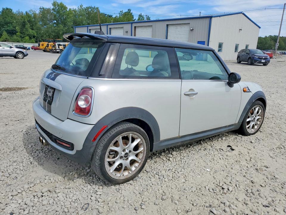 2011 Mini Cooper VIN WMWSV3C54BTY21023 COPART salvage auction — MECHANICAL, MA - CERTIFICATE OF TITLE, sold $375 on 2026-09-03 (photo 3)