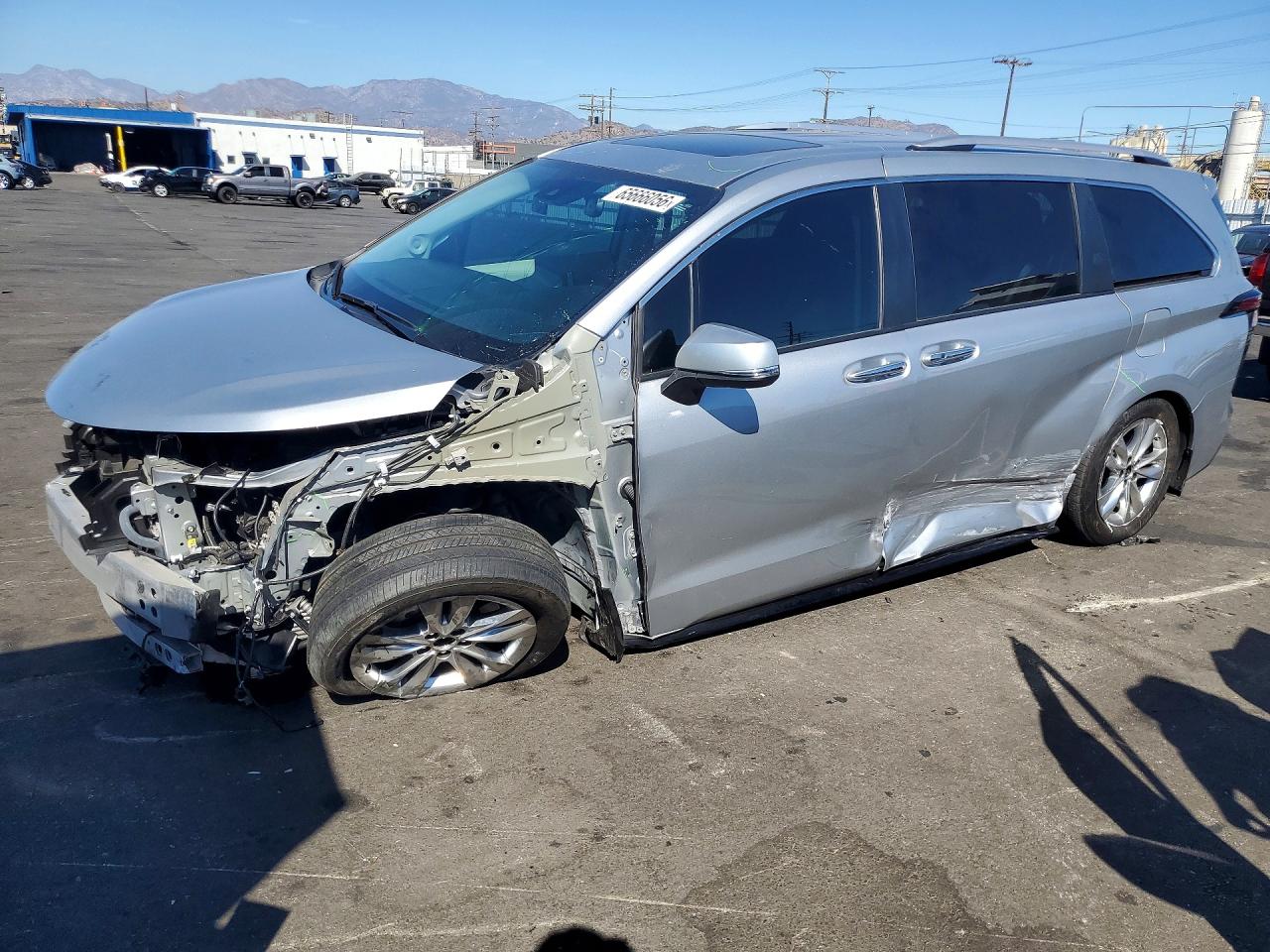 2023 Toyota Sienna VIN 5TDZSKFC8PS087720 — COPART salvage auction photo