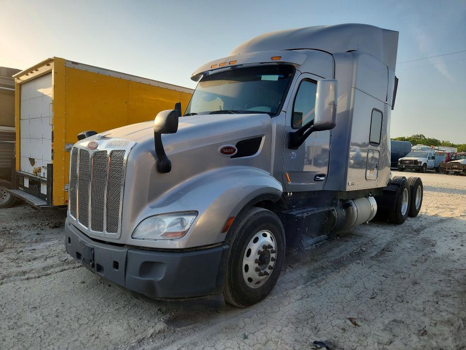 2020 Peterbilt 579 VIN 1XPBD49X7LD675943 — COPART salvage auction photo