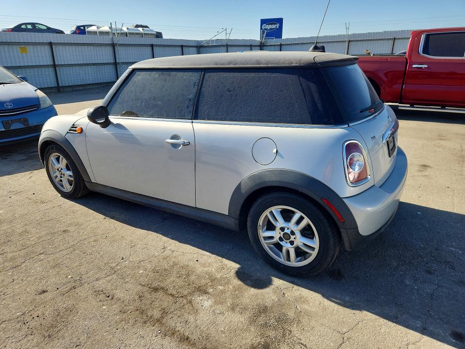 2011 Mini Cooper VIN WMWSU3C53BT098199 COPART salvage auction — MINOR DENT/SCRATCHES, Ca - Dis/Dlr/Exp Only Clean Title, sold $400 on 2026-08-07 (photo 2)