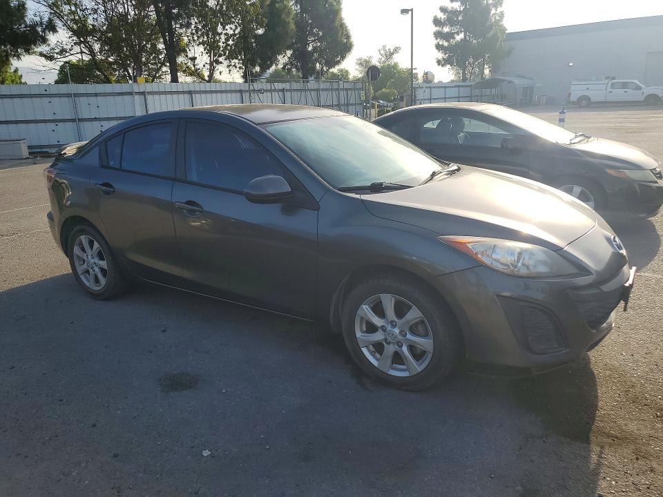 2011 Mazda 3 VIN JM1BL1VG9B1487661 COPART salvage auction — NORMAL WEAR, AZ - CERTIFICATE OF TITLE, sold $1,400 on 2026-08-29 (photo 4)