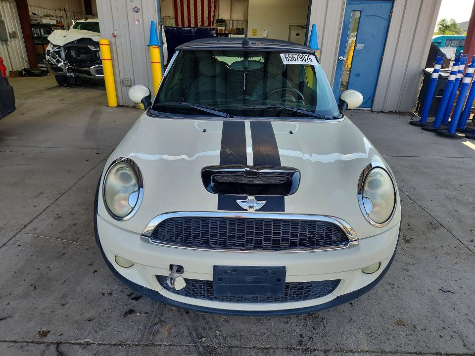 2010 Mini Cooper VIN WMWMS3C50ATZ84848 COPART salvage auction — MECHANICAL, MT - CERTIFICATE OF TITLE, sold $750 on 2026-08-31 (photo 5)