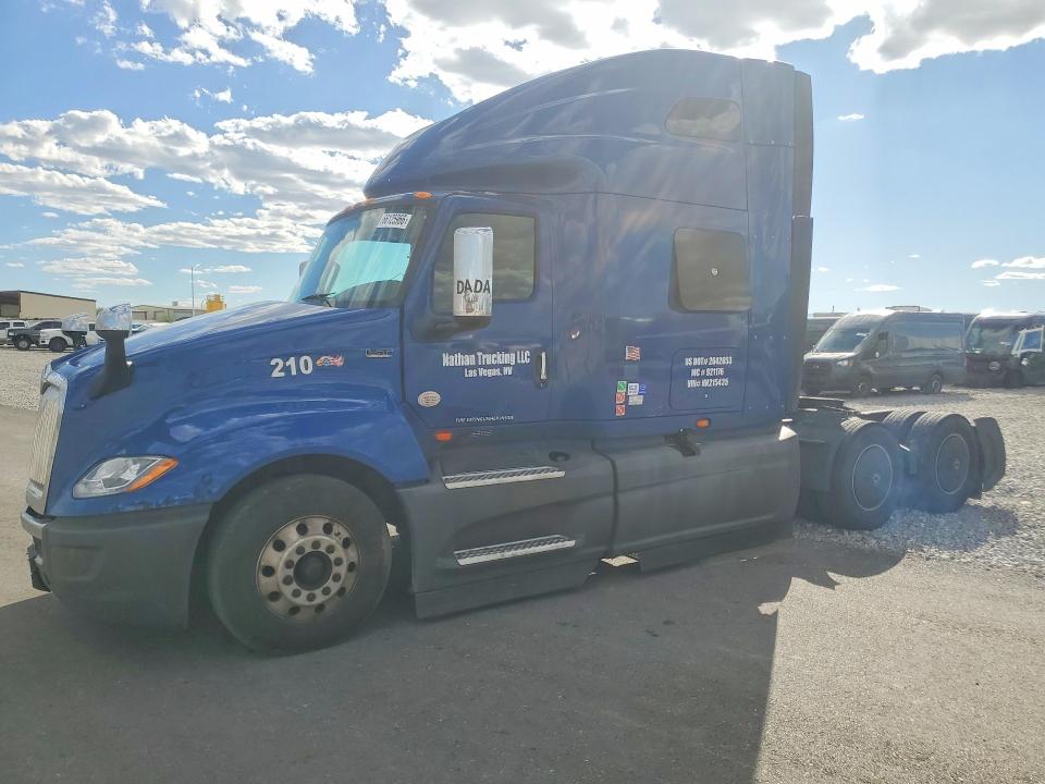 2022 International Lt VIN 3HSDZTZR1NN215435 — COPART salvage auction photo