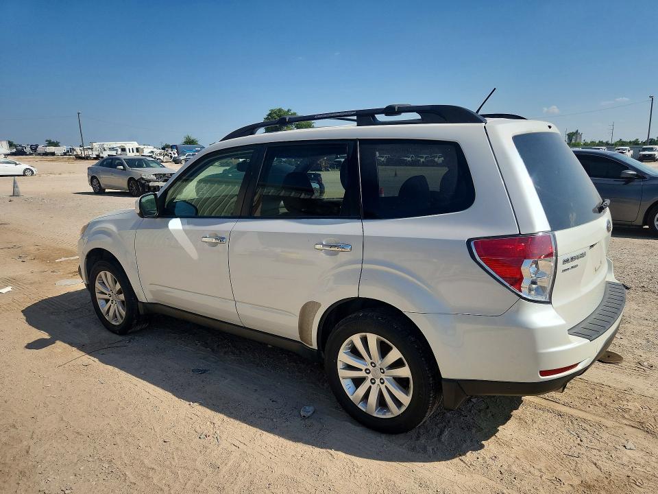 2013 Subaru Forester VIN JF2SHAEC2DH425691 COPART salvage auction — NORMAL WEAR, Tx - Certificate Of Title (P), sold $700 on 2026-08-23 (photo 2)