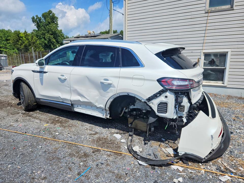 2023 Lincoln Nautilus VIN 2LMPJ8KP7PBL03841 COPART salvage auction — REAR END, Pa - Certificate Of Salvage, sold $9,100 on 2026-08-24 (photo 2)