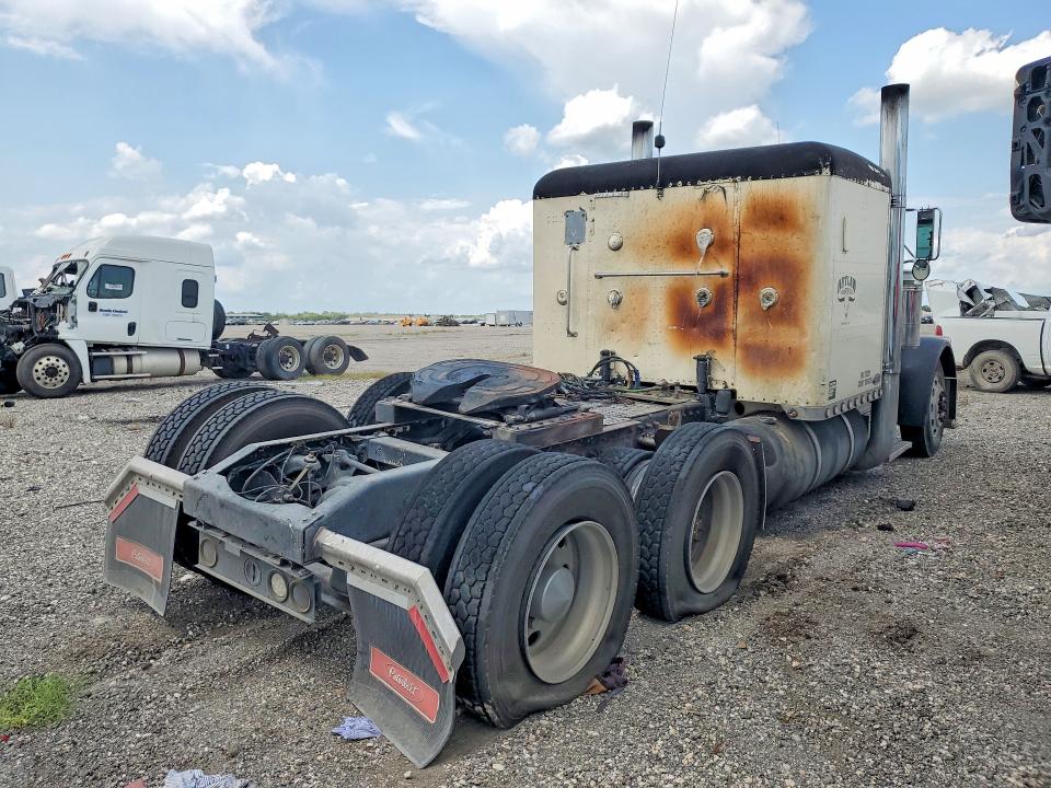 2001 Peterbilt 379 VIN 1XP5DU9X11D546705 COPART salvage auction — BURN, TX - SALVAGE VEHICLE TITLE, sold $4,600 on 2026-09-03 (photo 3)