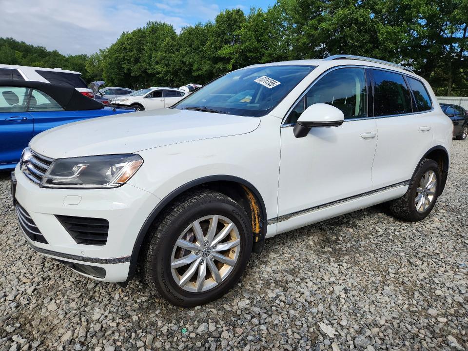 2016 Volkswagen Touareg VIN WVGEF9BP9GD006400 COPART salvage auction — MINOR DENT/SCRATCHES, Ma - Certificate Of Title, sold $500 on 2026-08-13 (photo 1)