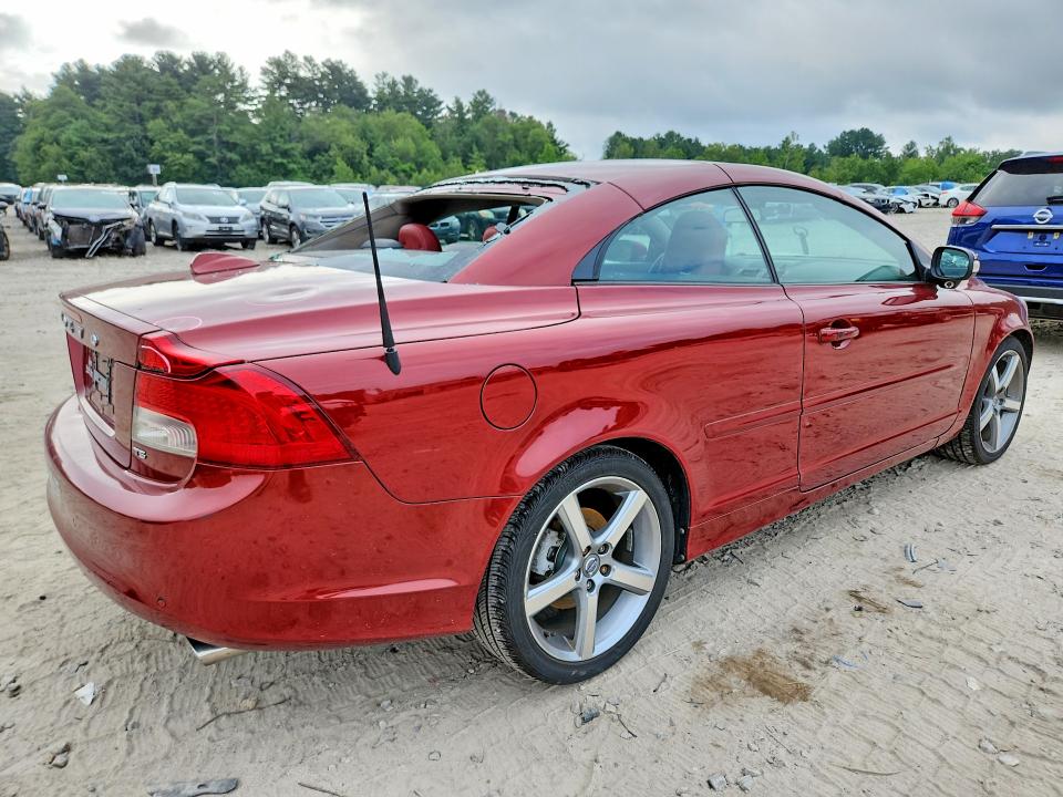2011 Volvo C70 VIN YV1672MC5BJ110006 COPART salvage auction — ROOF, MA - CERT OF TITLE-RECONSTRCTD COLL, sold $4,050 on 2026-08-20 (photo 3)