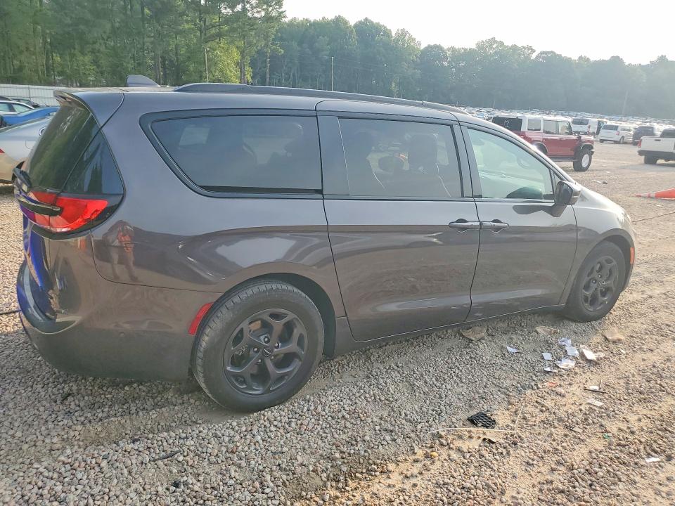 2021 Chrysler Pacifica VIN 2C4RC1L78MR586889 COPART salvage auction — MINOR DENT/SCRATCHES, Nc - Dealer Only Clean Title (P), sold $8,300 on 2026-08-21 (photo 3)