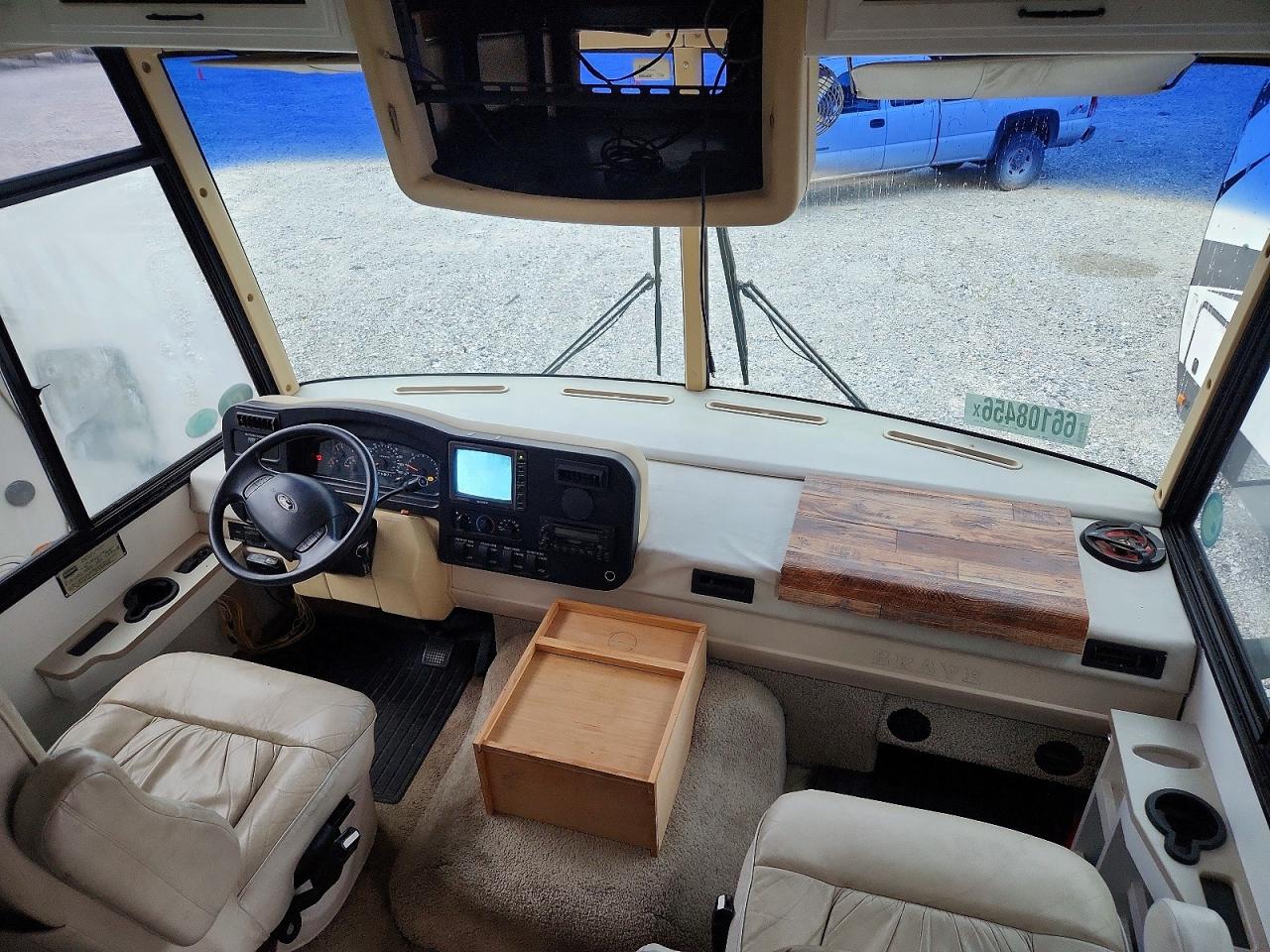 2002 Winnebago Brave VIN 1FCNF53S820A06050 COPART salvage auction — Water/Flood, PA - CERT OF SALVAGE-W=FLOOD VEH, sold $6,600 on 2026-09-18 (photo 5)