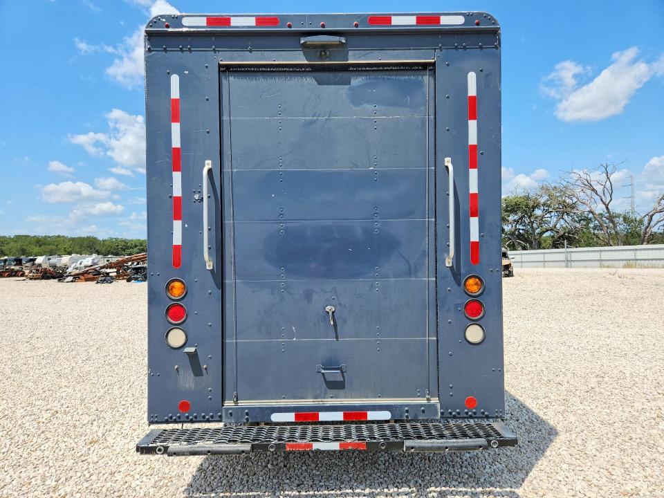 2020 Freightliner Chassis VIN 4UZAC2EA4LCMH7842 COPART salvage auction — MINOR DENT/SCRATCHES, TX - CERTIFICATE OF TITLE, sold $13,000 on 2026-08-25 (photo 6)